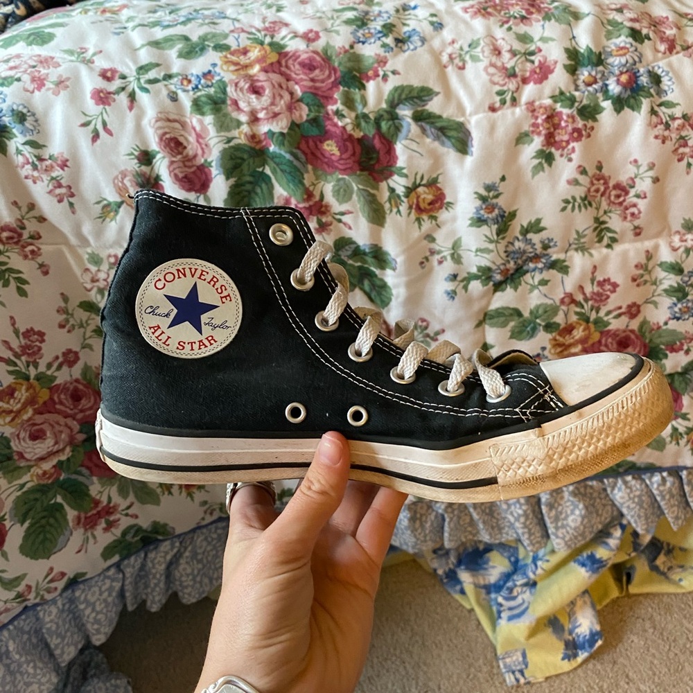 women’s 8 black high tops!!!